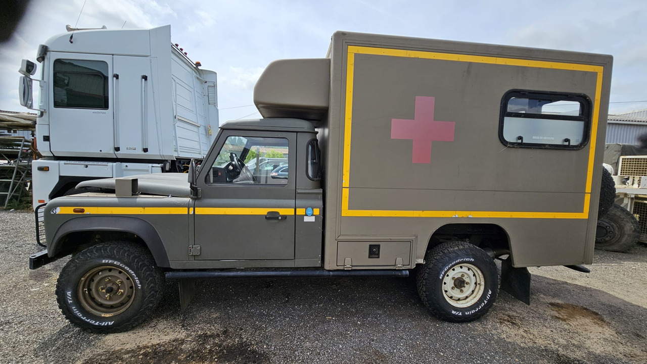 LAND ROVER Défender Ambulance - Commercial vehicle: picture 3 LAND ROVER Défender Ambulance - Commercial vehicle: picture 3