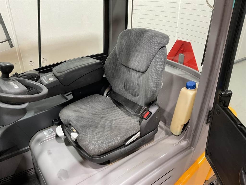 Jungheinrich EFG 320  - Electric forklift: picture 5 Jungheinrich EFG 320  - Electric forklift: picture 5