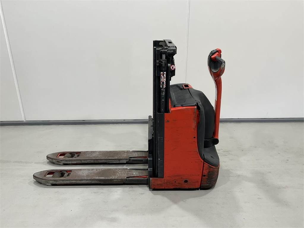 Linde D08  - Stacker: picture 3 Linde D08  - Stacker: picture 3