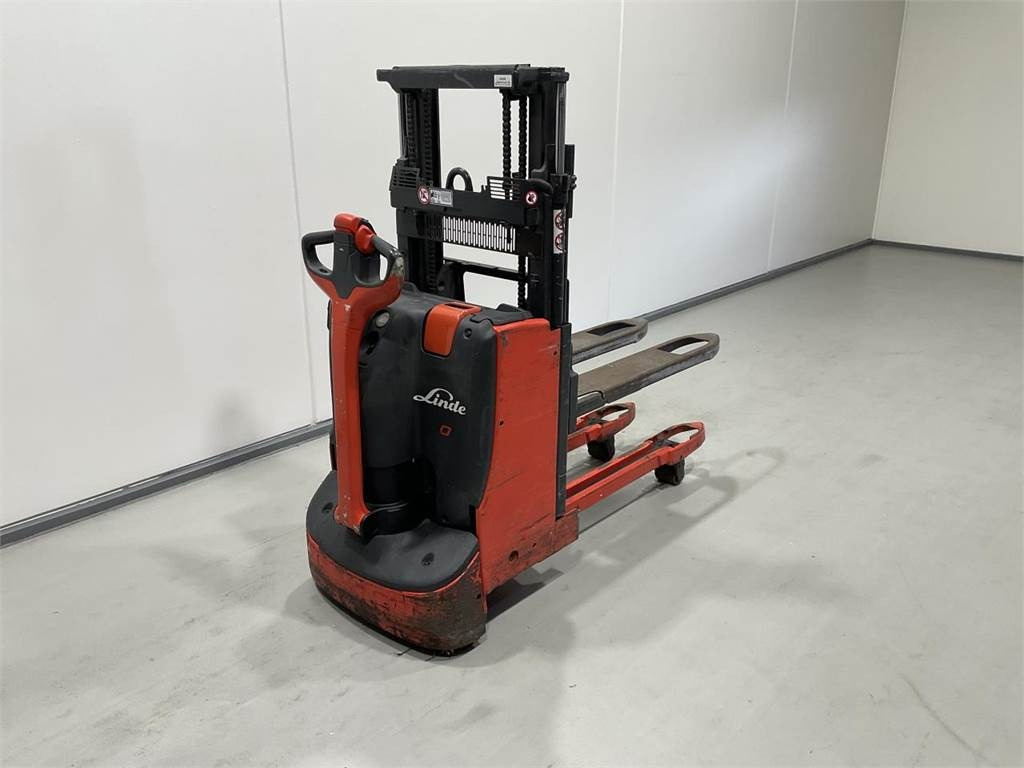 Linde D08  - Stacker: picture 2 Linde D08  - Stacker: picture 2