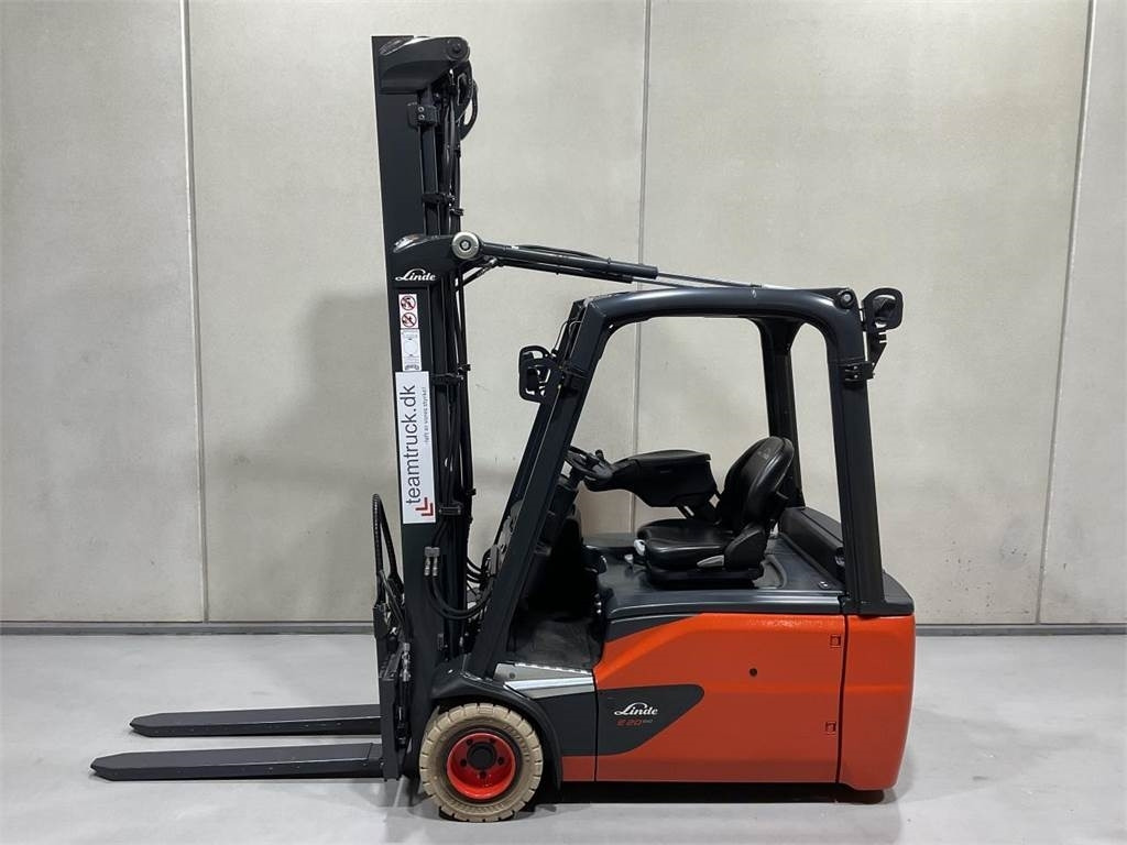 Linde E20-02 - Electric forklift: picture 3 Linde E20-02 - Electric forklift: picture 3