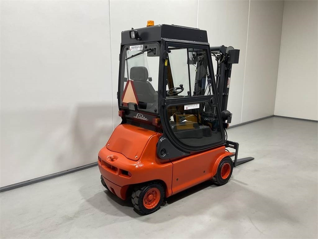 Linde E20P-02  - Electric forklift: picture 2 Linde E20P-02  - Electric forklift: picture 2
