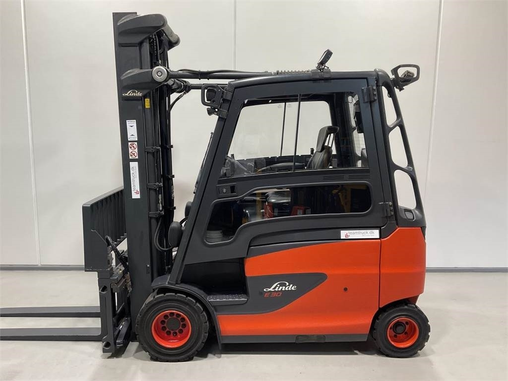 Linde E30/600-02  - Electric forklift: picture 3 Linde E30/600-02  - Electric forklift: picture 3