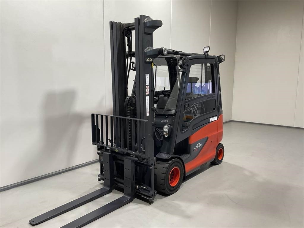 Linde E30/600-02  - Electric forklift: picture 4 Linde E30/600-02  - Electric forklift: picture 4