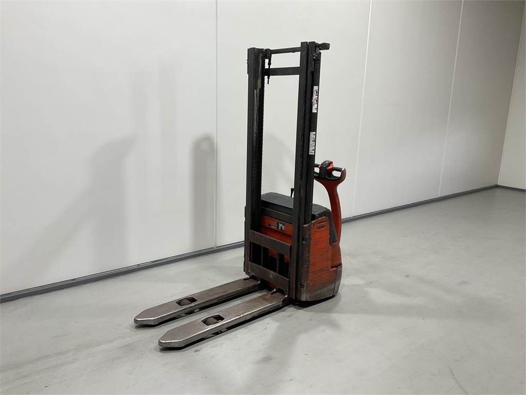 Linde L12  - Stacker: picture 4 Linde L12  - Stacker: picture 4