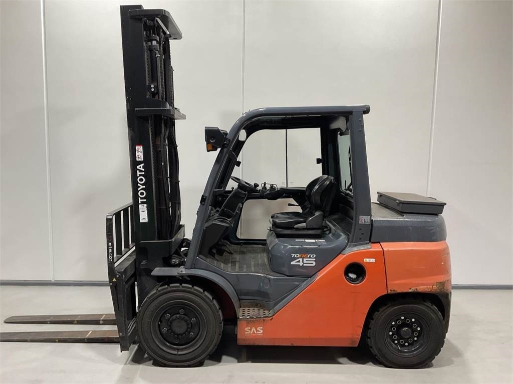 Toyota 40-8FD40N  - Diesel forklift: picture 3 Toyota 40-8FD40N  - Diesel forklift: picture 3