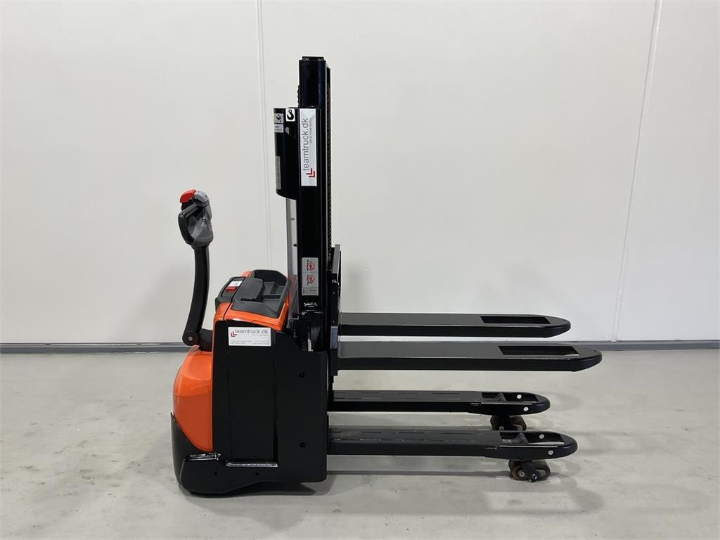 Toyota SWE200D - Stacker: picture 1 Toyota SWE200D - Stacker: picture 1