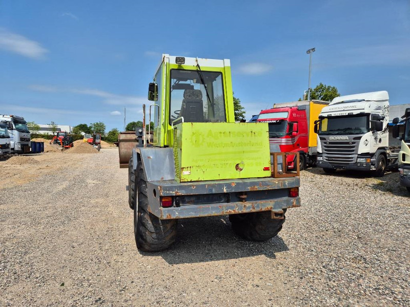 O & K L15 With bucket and quickshift - Wheel loader: picture 5 O & K L15 With bucket and quickshift - Wheel loader: picture 5