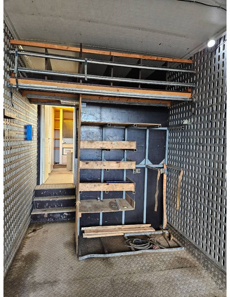 Semi-trailer Montracon Racing// machinetrailer // Living area: picture 6