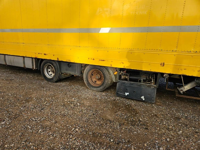 Semi-trailer Montracon Racing// machinetrailer // Living area: picture 15