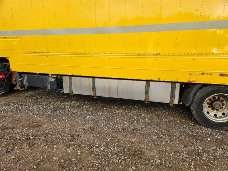 Semi-trailer Montracon Racing// machinetrailer // Living area: picture 17