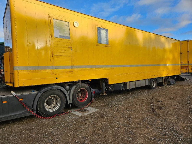 Semi-trailer Montracon Racing// machinetrailer // Living area: picture 20