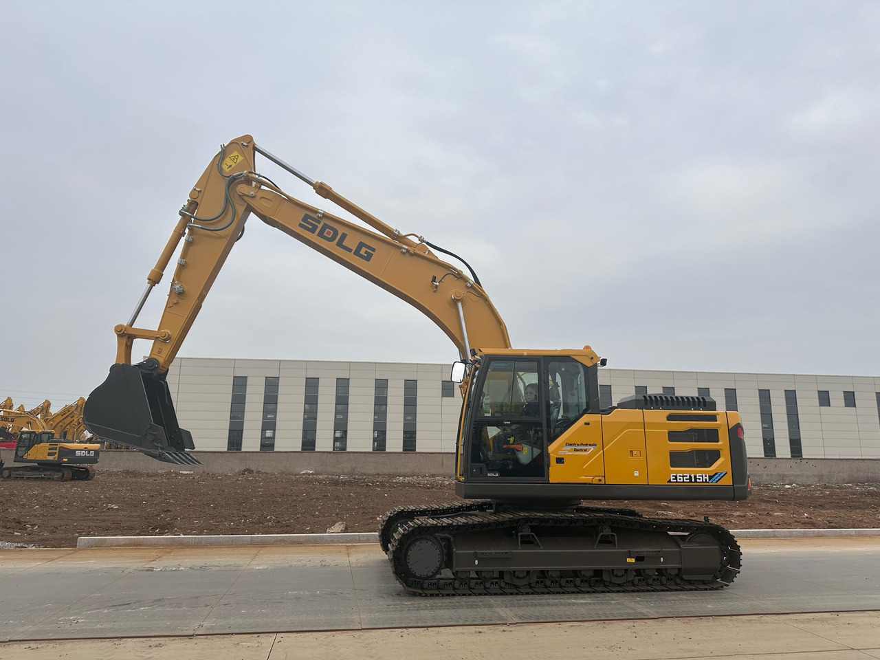 SDLG E6215H - Crawler excavator: picture 2 SDLG E6215H - Crawler excavator: picture 2