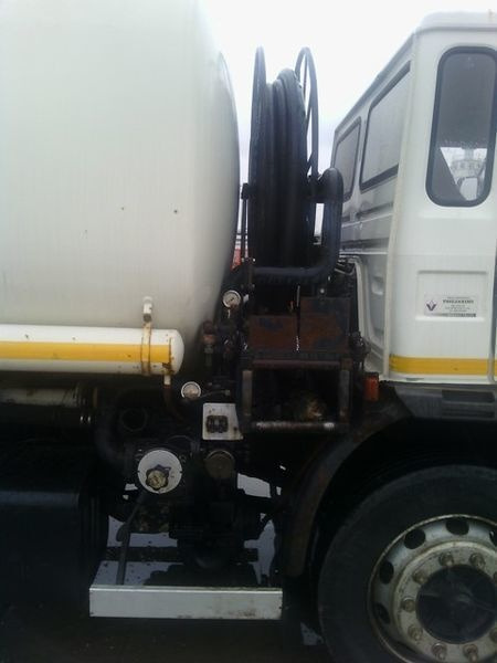 Renault MIDLINER 210 - Tank truck: picture 3 Renault MIDLINER 210 - Tank truck: picture 3