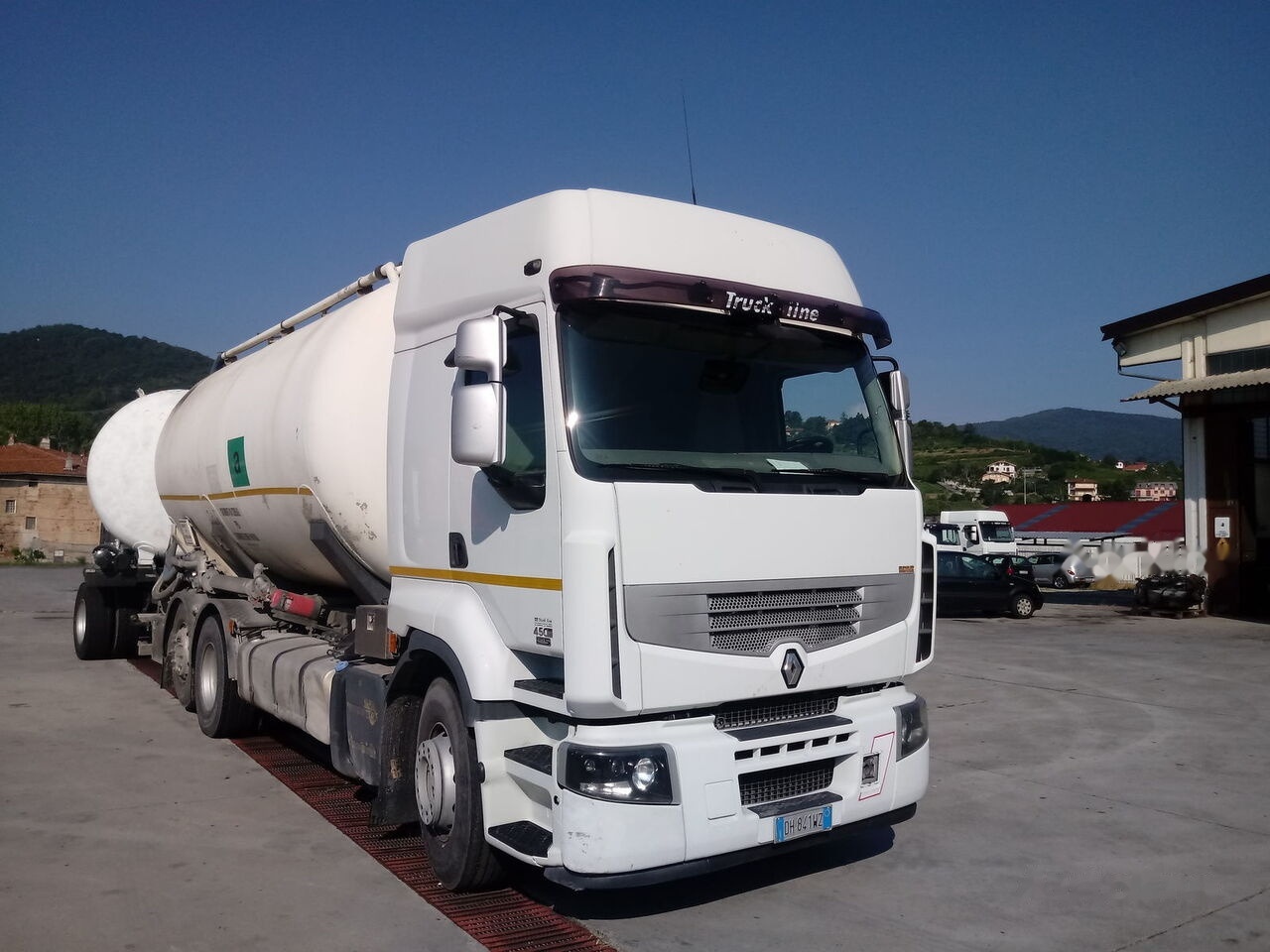 Renault PREMIUM 450 DXI - Tank truck: picture 2 Renault PREMIUM 450 DXI - Tank truck: picture 2