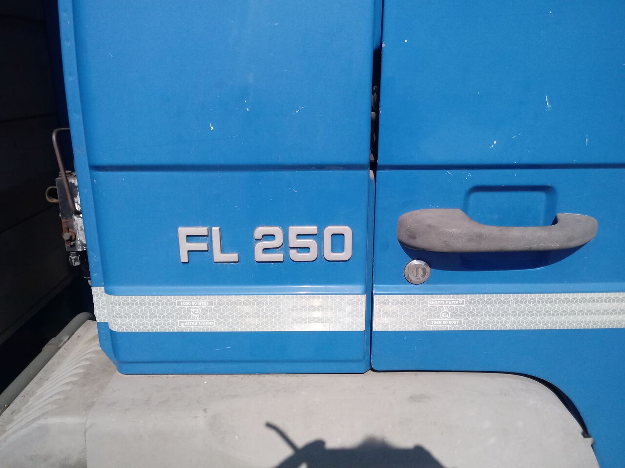 Volvo FL6.250 - Box truck: picture 3 Volvo FL6.250 - Box truck: picture 3