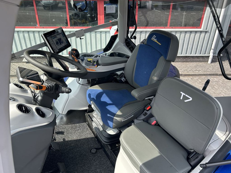 New Holland T7.300 AC New Gen Blue Power DEMO - Farm tractor: picture 5 New Holland T7.300 AC New Gen Blue Power DEMO - Farm tractor: picture 5