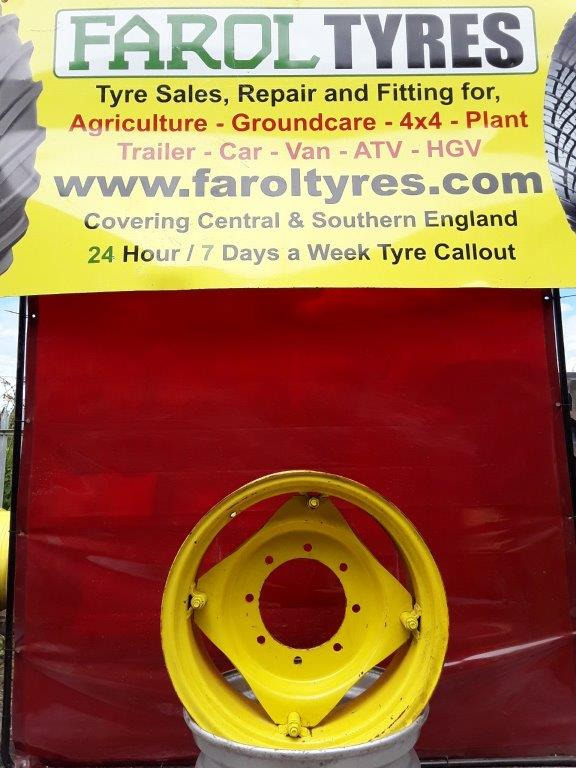 10X24 Used John Deere Rim - Rim for Agricultural machinery: picture 1 10X24 Used John Deere Rim - Rim for Agricultural machinery: picture 1