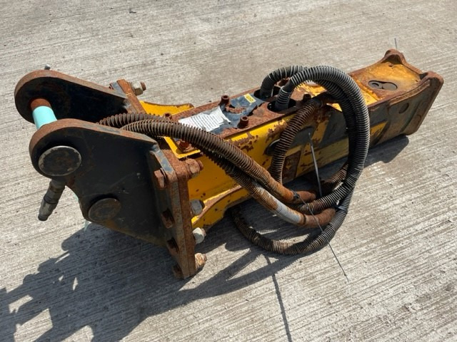 OK Tech OKB150 Hydraulic Breaker - Attachment: picture 3 OK Tech OKB150 Hydraulic Breaker - Attachment: picture 3