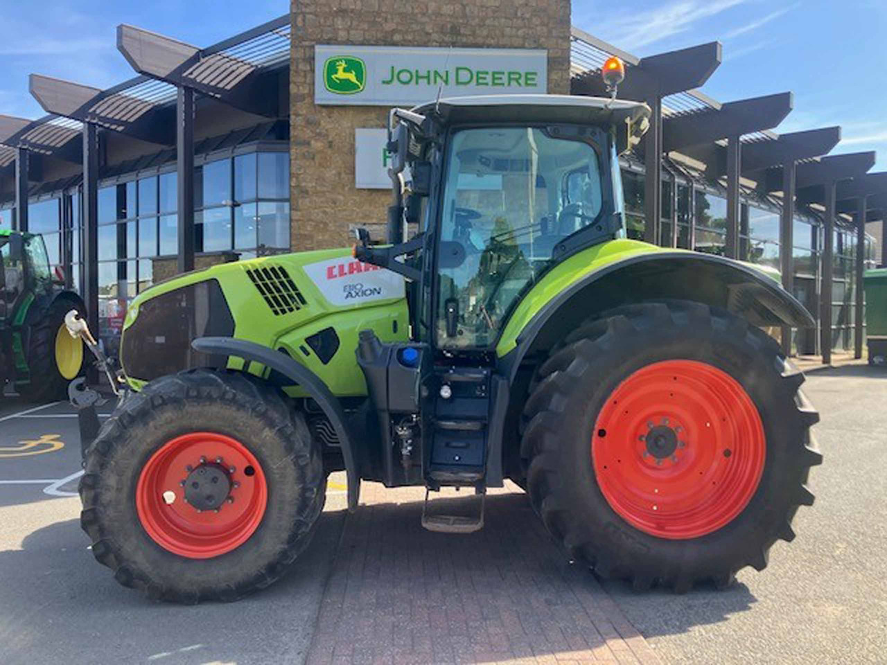 Claas Axion 810 - Farm tractor: picture 1 Claas Axion 810 - Farm tractor: picture 1