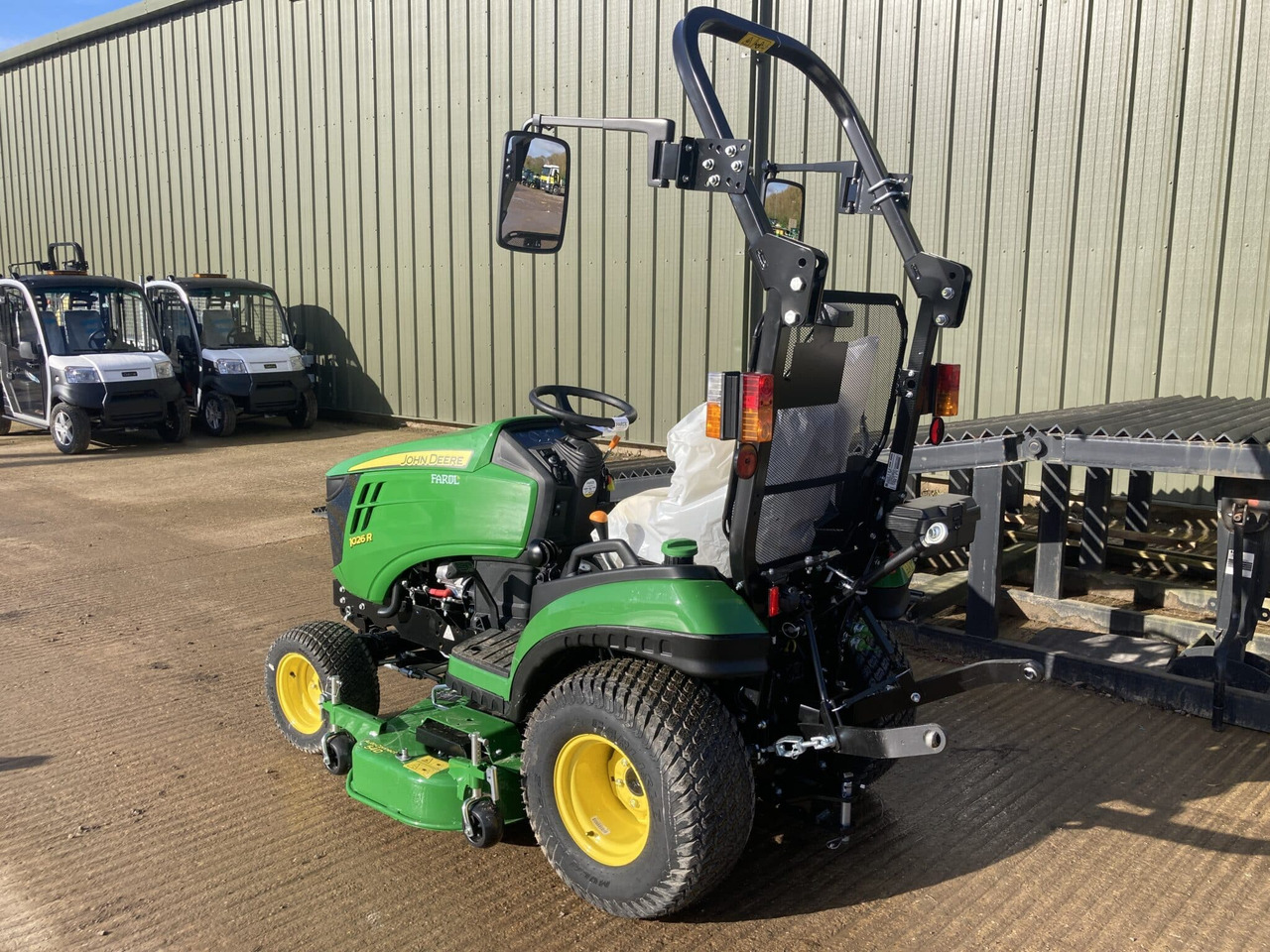 John Deere 1026R compact tractor - Mini tractor: picture 3 John Deere 1026R compact tractor - Mini tractor: picture 3
