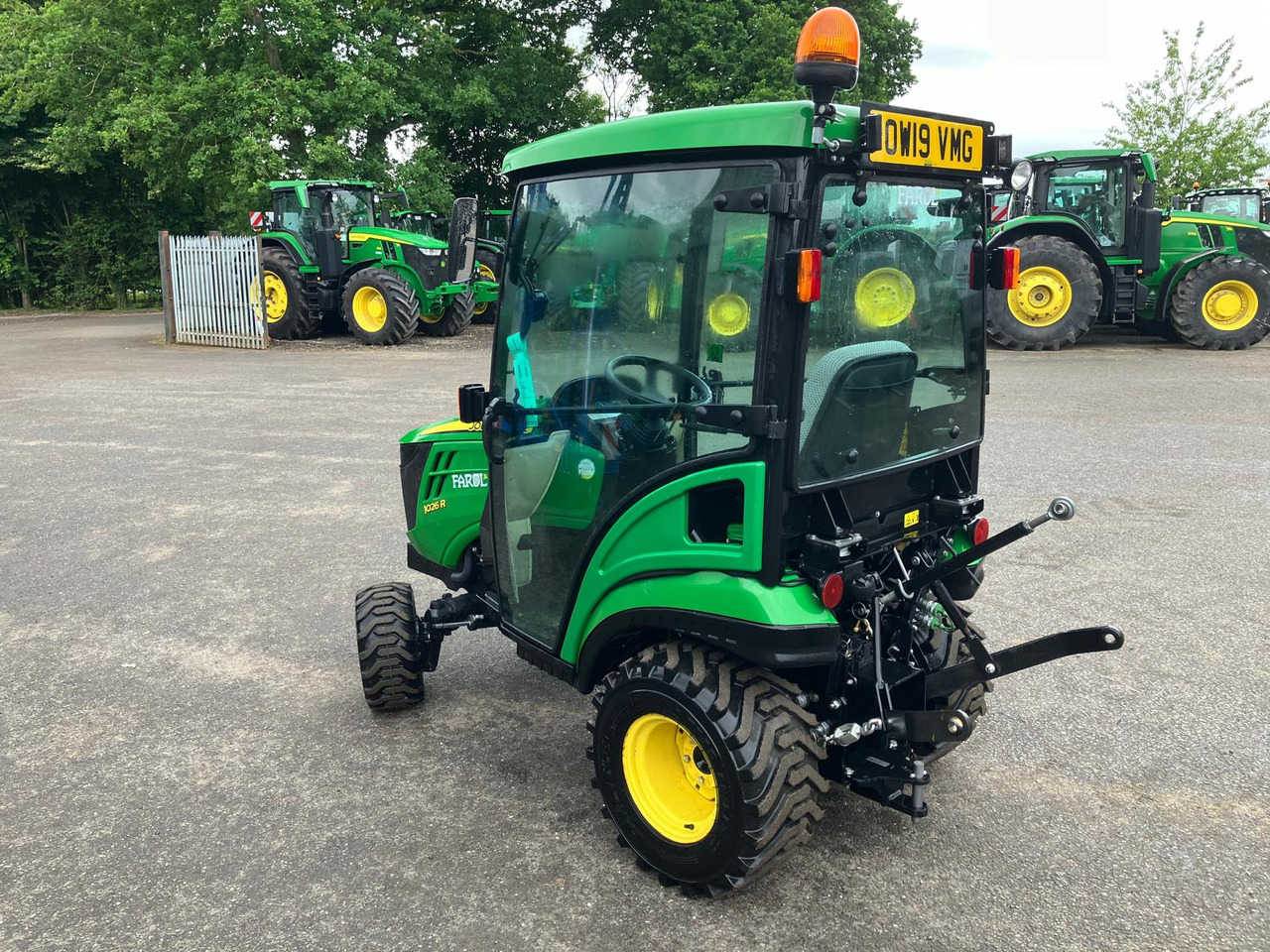 John Deere 1026R compact tractor - Mini tractor: picture 3 John Deere 1026R compact tractor - Mini tractor: picture 3