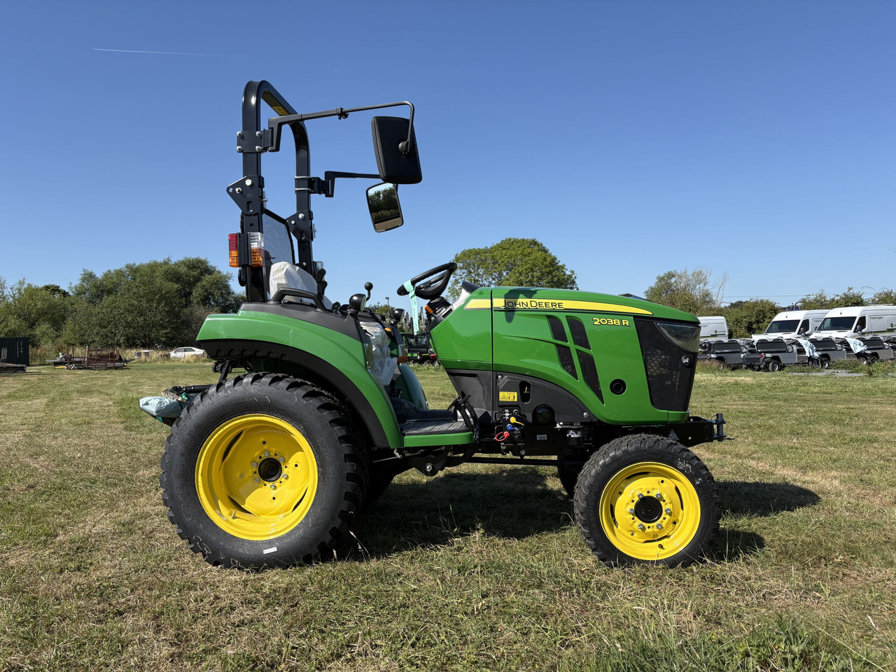 John Deere 2038R Compact Tractor - Mini tractor: picture 4 John Deere 2038R Compact Tractor - Mini tractor: picture 4