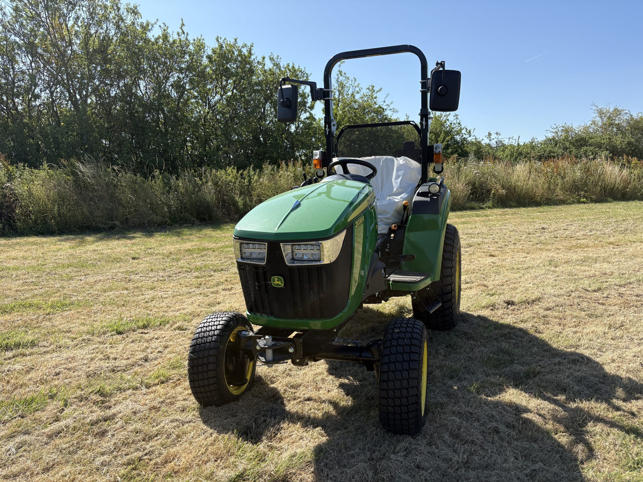 John Deere 2038R Compact Tractor - Mini tractor: picture 3 John Deere 2038R Compact Tractor - Mini tractor: picture 3