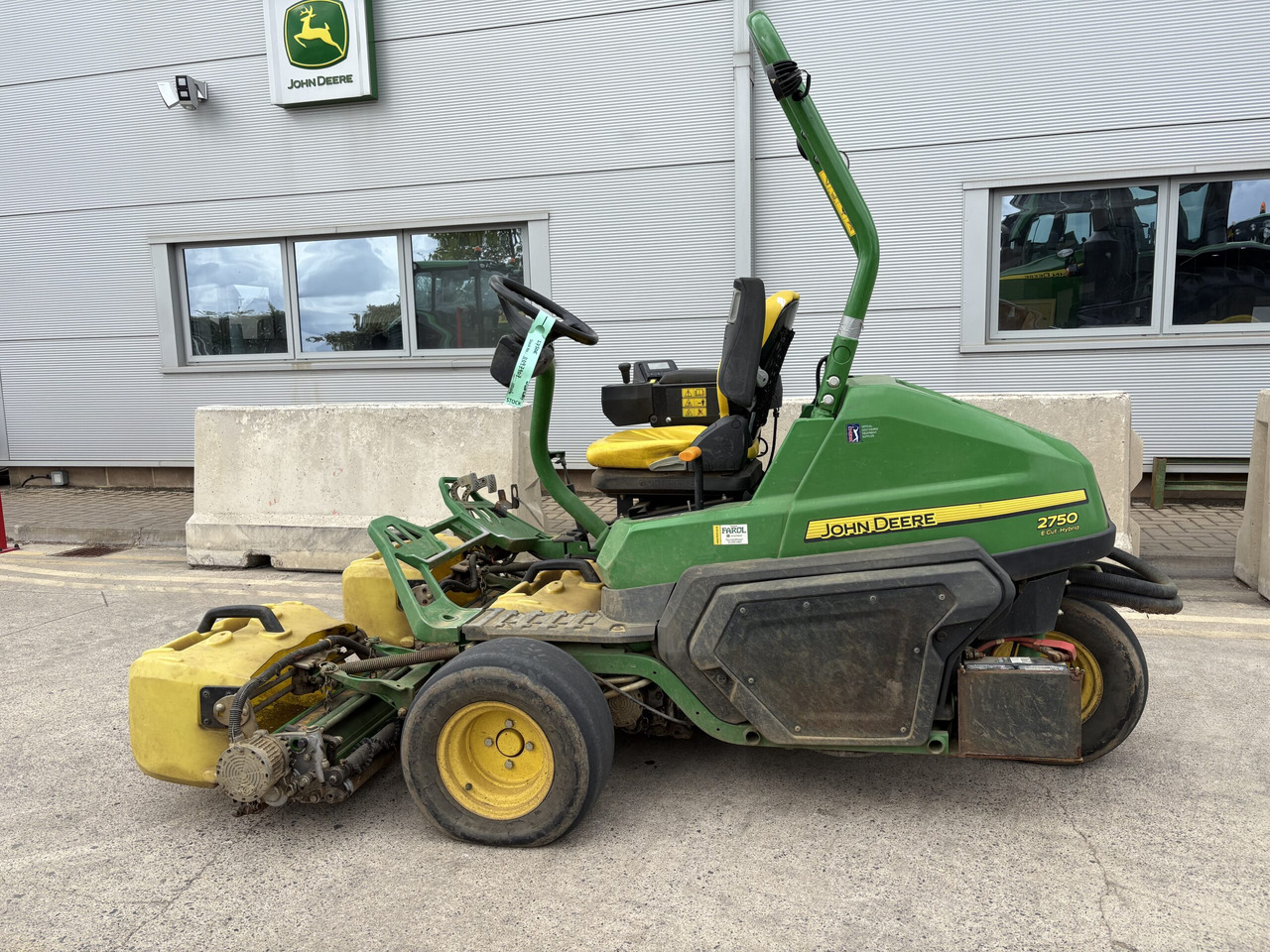 John Deere 2750E Triplex - Garden mower: picture 1 John Deere 2750E Triplex - Garden mower: picture 1