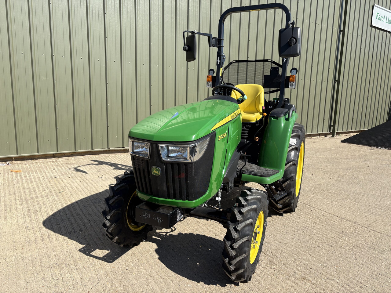 John Deere 3025E Compact Tractor - Mini tractor: picture 4 John Deere 3025E Compact Tractor - Mini tractor: picture 4