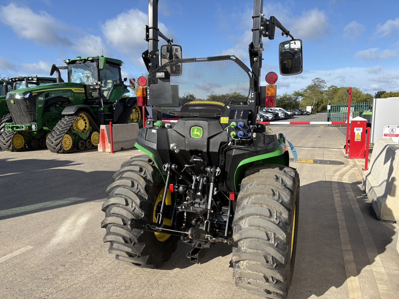 John Deere 3025E Compact tractor - Mini tractor: picture 4 John Deere 3025E Compact tractor - Mini tractor: picture 4