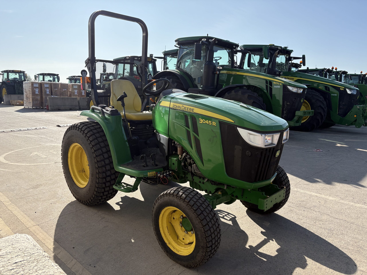 John Deere 3045R Compact Tractor - Mini tractor: picture 3 John Deere 3045R Compact Tractor - Mini tractor: picture 3