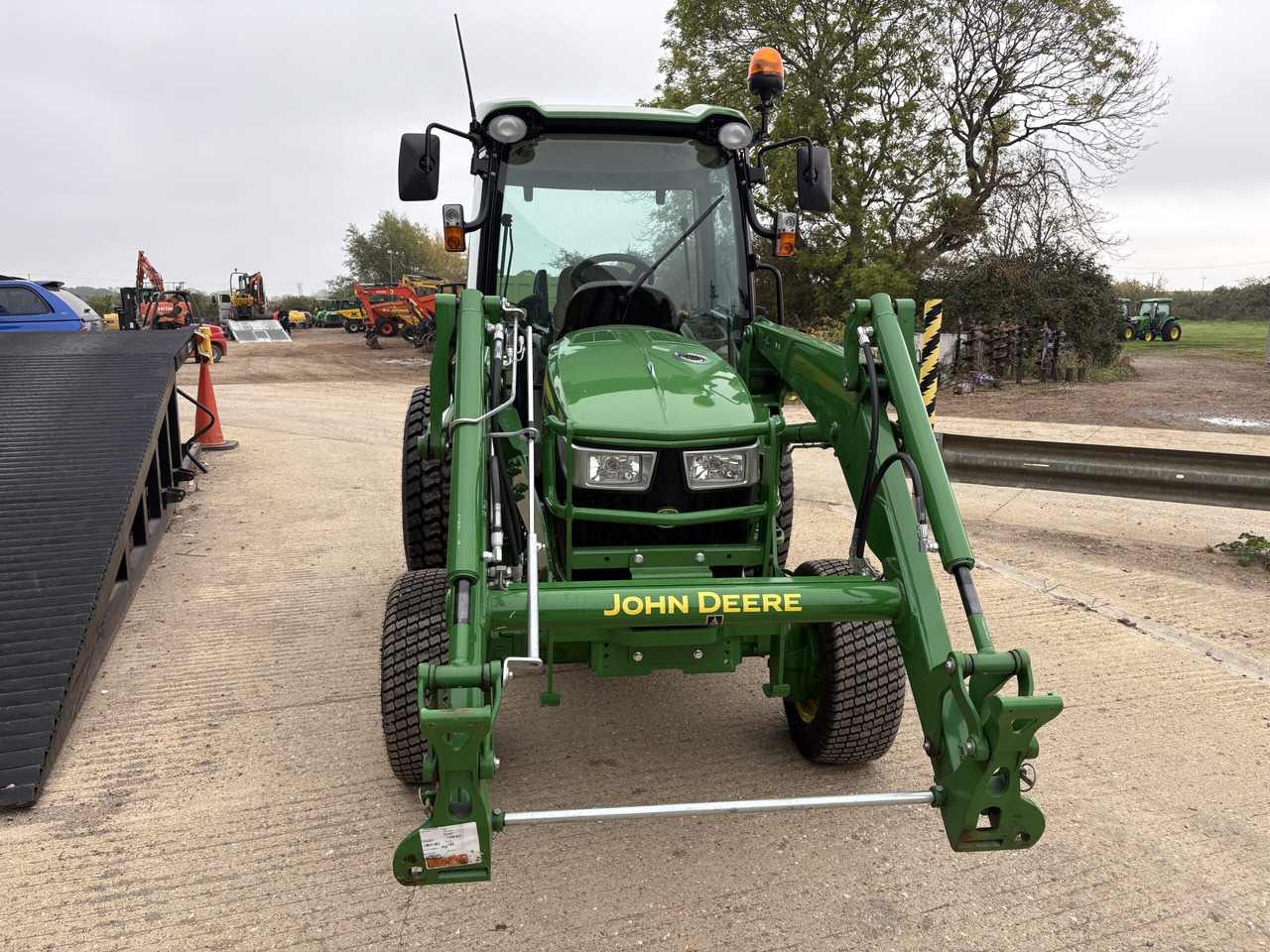 John Deere 4066 Compact Tractor with 440R loader - Mini tractor: picture 2 John Deere 4066 Compact Tractor with 440R loader - Mini tractor: picture 2