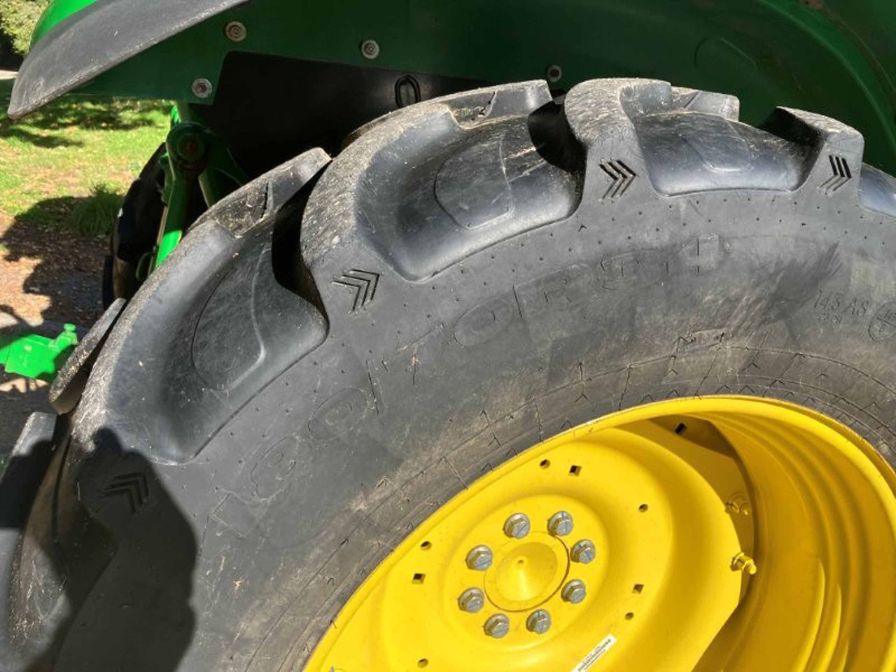John Deere 5100M - Farm tractor: picture 2 John Deere 5100M - Farm tractor: picture 2