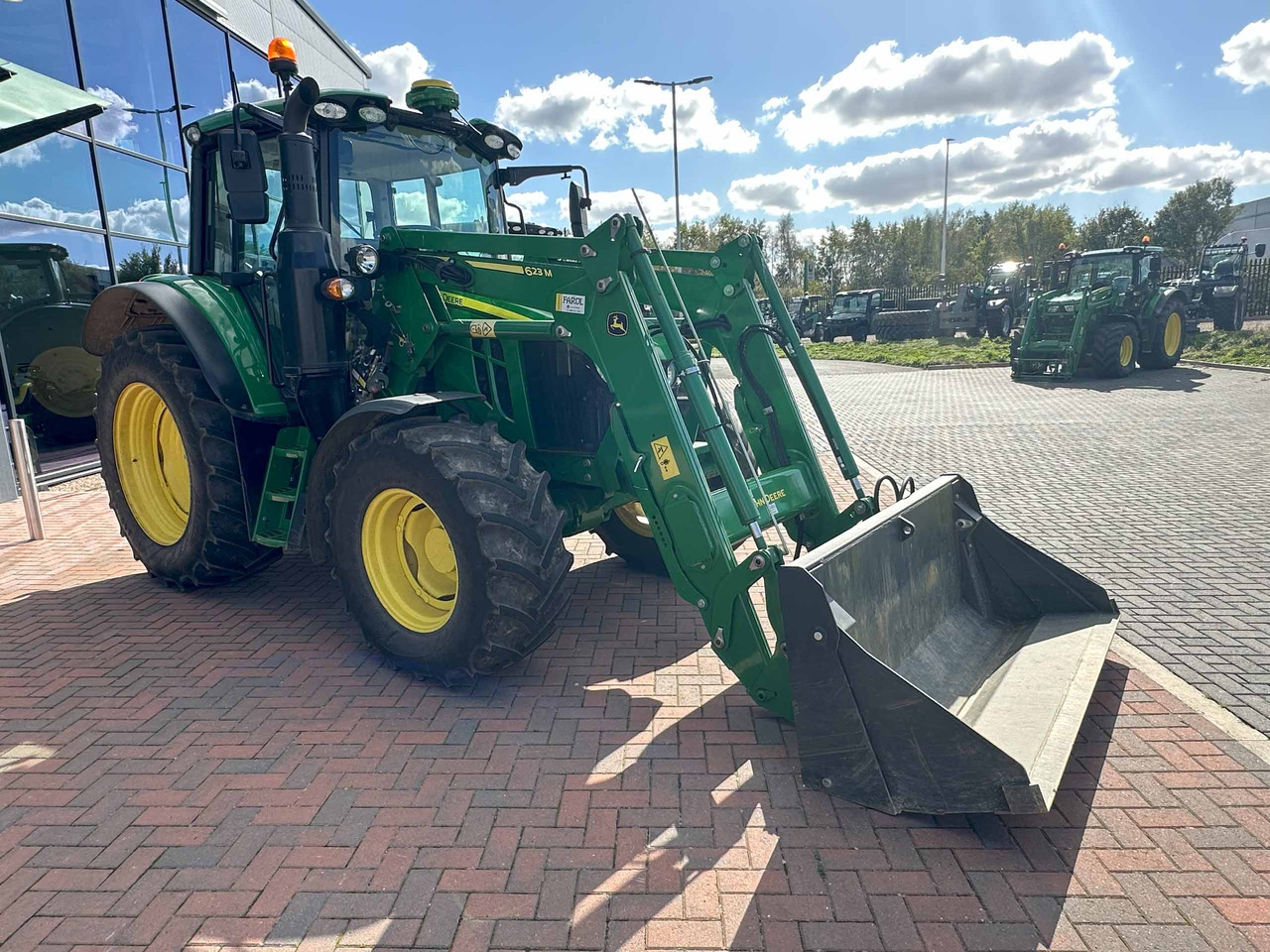 John Deere 6110M + 623M - Farm tractor: picture 5 John Deere 6110M + 623M - Farm tractor: picture 5
