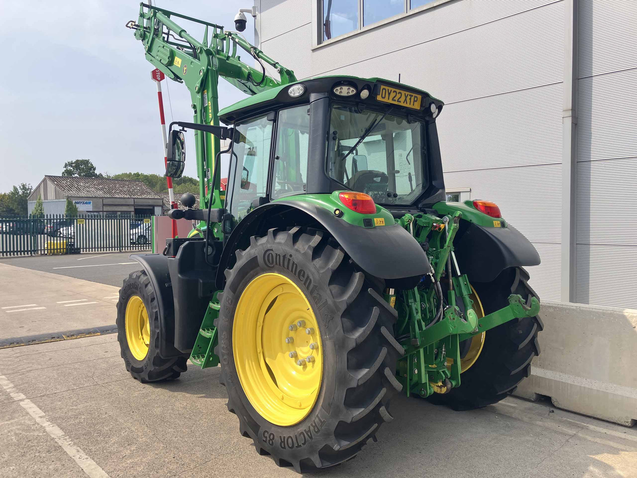 John Deere 6120M + 623R Loader - Farm tractor: picture 3 John Deere 6120M + 623R Loader - Farm tractor: picture 3