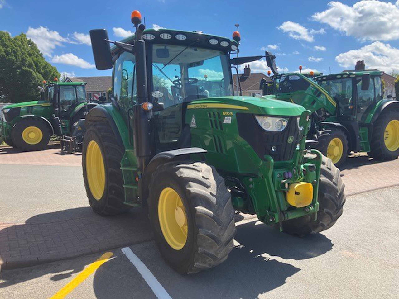 John Deere 6130R - Farm tractor: picture 5 John Deere 6130R - Farm tractor: picture 5
