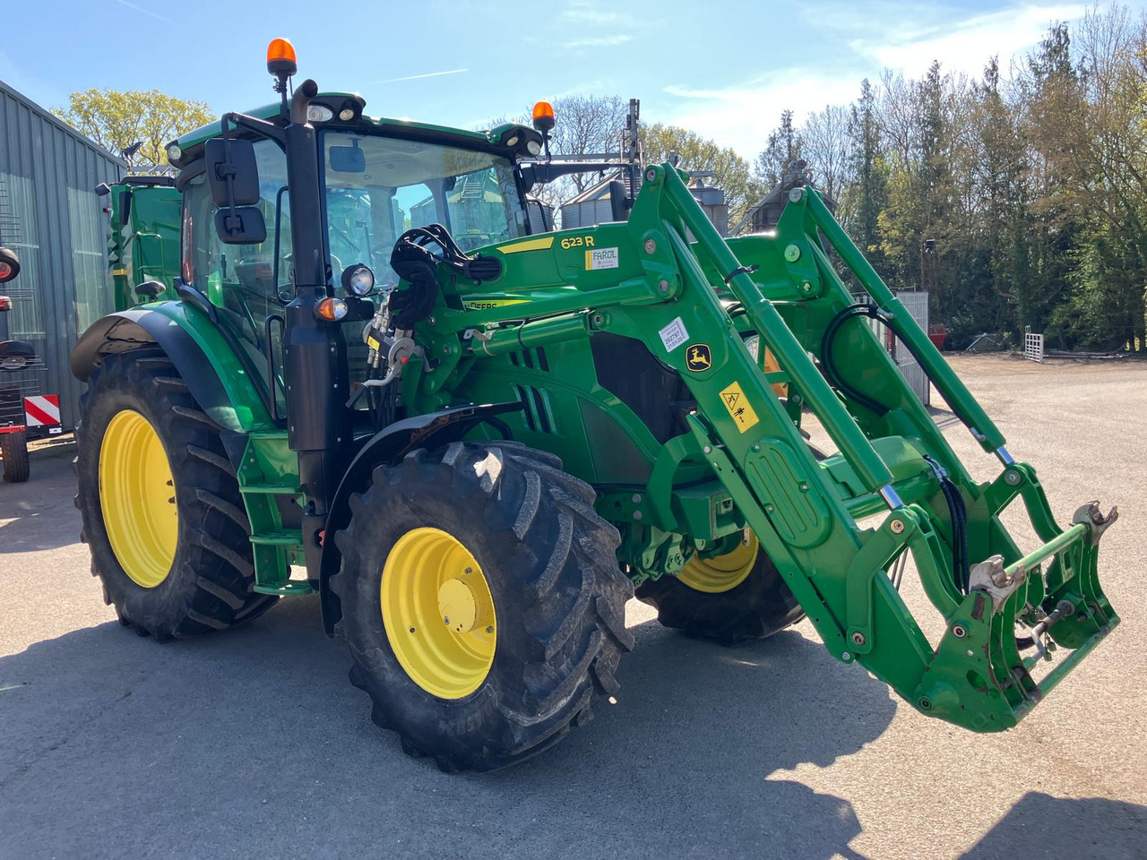 John Deere 6130R - Farm tractor: picture 5 John Deere 6130R - Farm tractor: picture 5