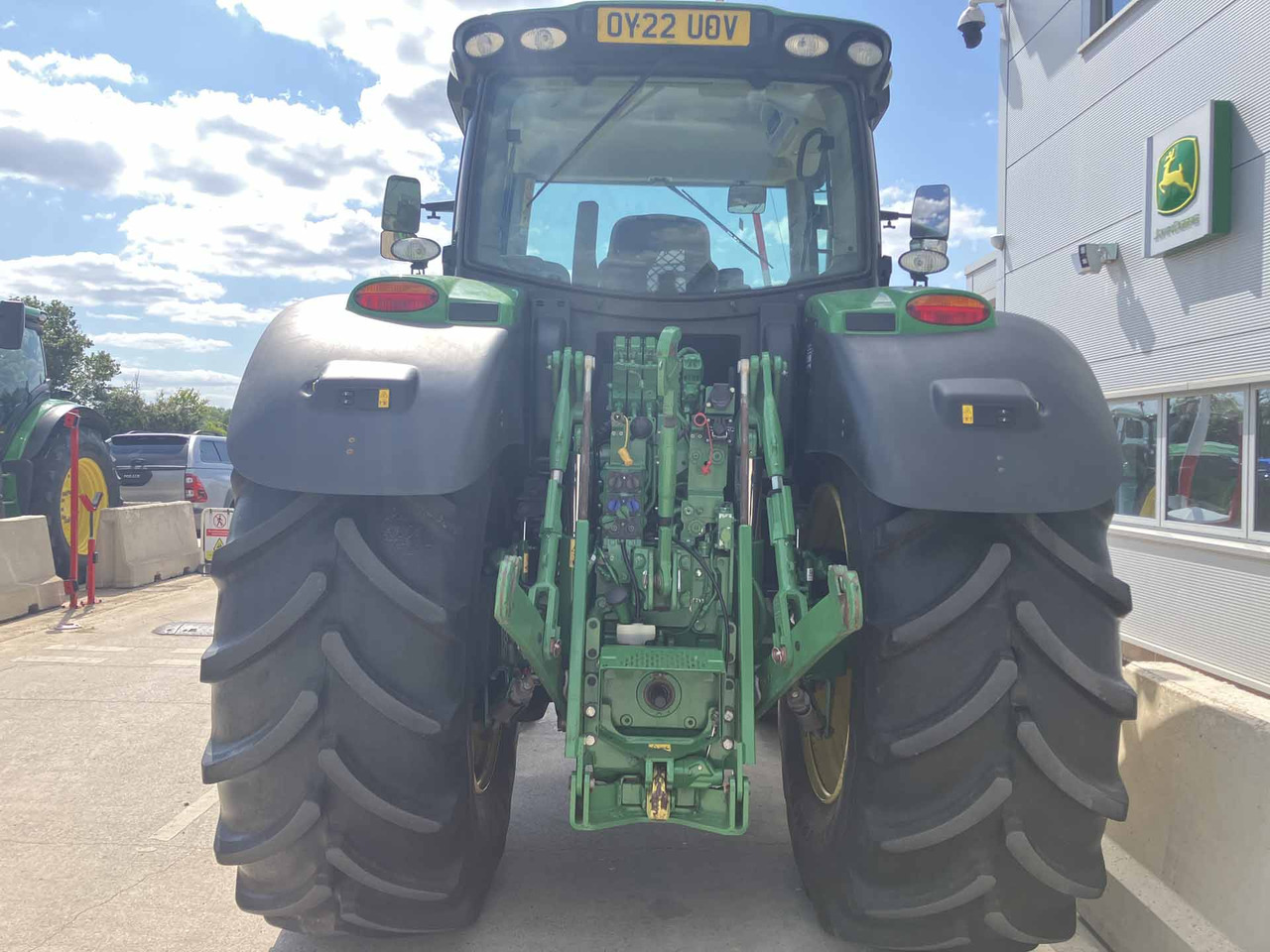 John Deere 6215R - Farm tractor: picture 4 John Deere 6215R - Farm tractor: picture 4