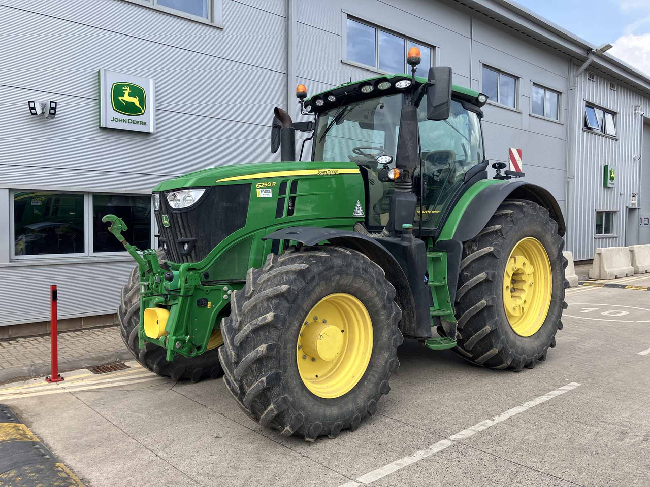 John Deere 6250R - Farm tractor: picture 1 John Deere 6250R - Farm tractor: picture 1