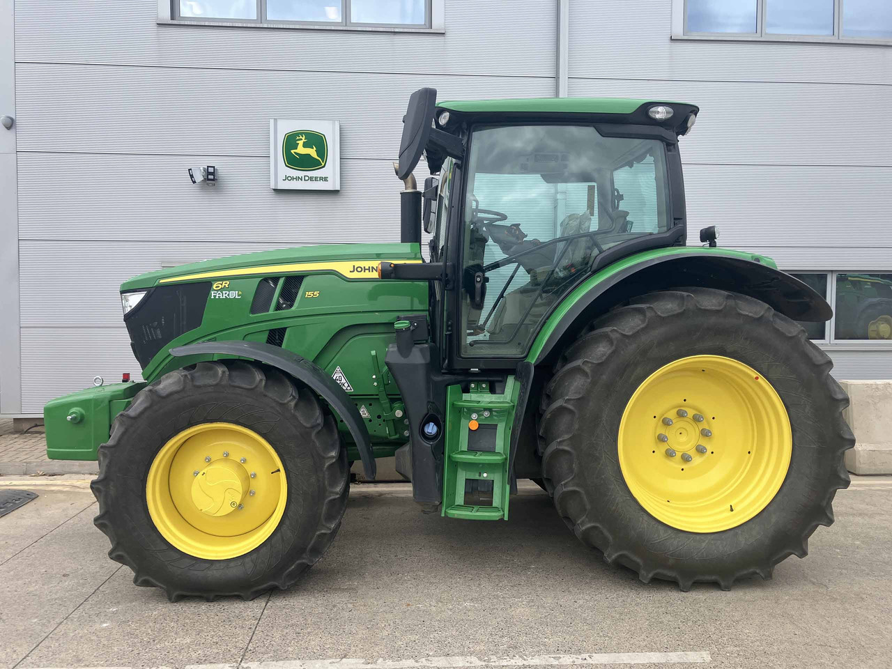 John Deere 6R 155 - Farm tractor: picture 2 John Deere 6R 155 - Farm tractor: picture 2