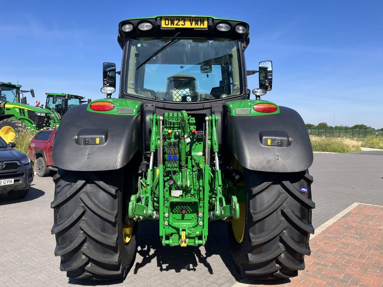 John Deere 6R 185 - Farm tractor: picture 4 John Deere 6R 185 - Farm tractor: picture 4