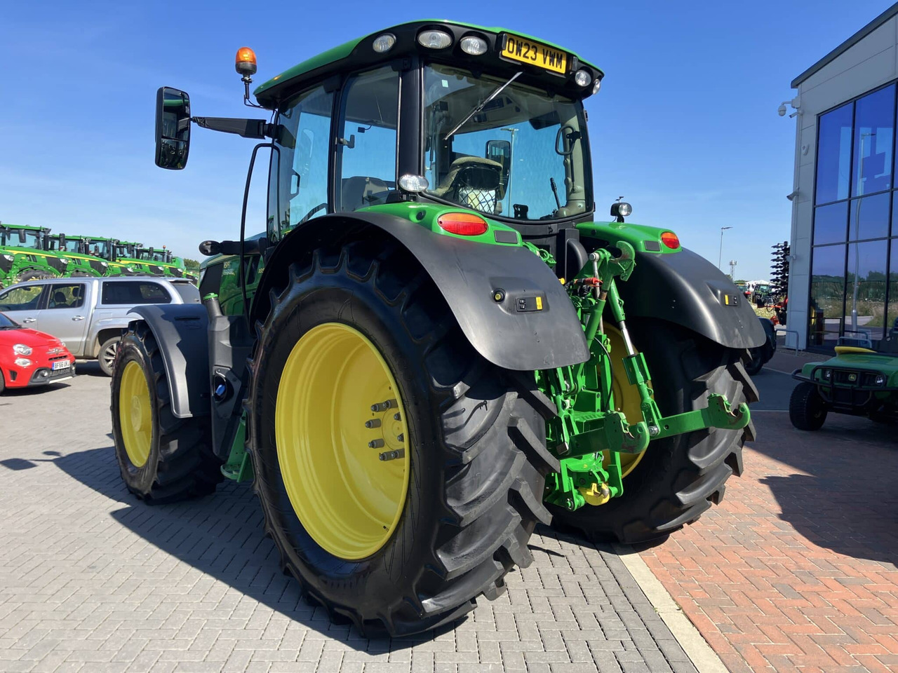 John Deere 6R 185 - Farm tractor: picture 3 John Deere 6R 185 - Farm tractor: picture 3
