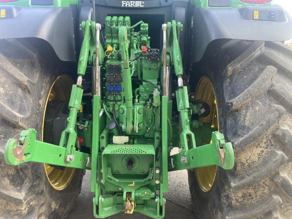 John Deere 6R 215 - Farm tractor: picture 5 John Deere 6R 215 - Farm tractor: picture 5