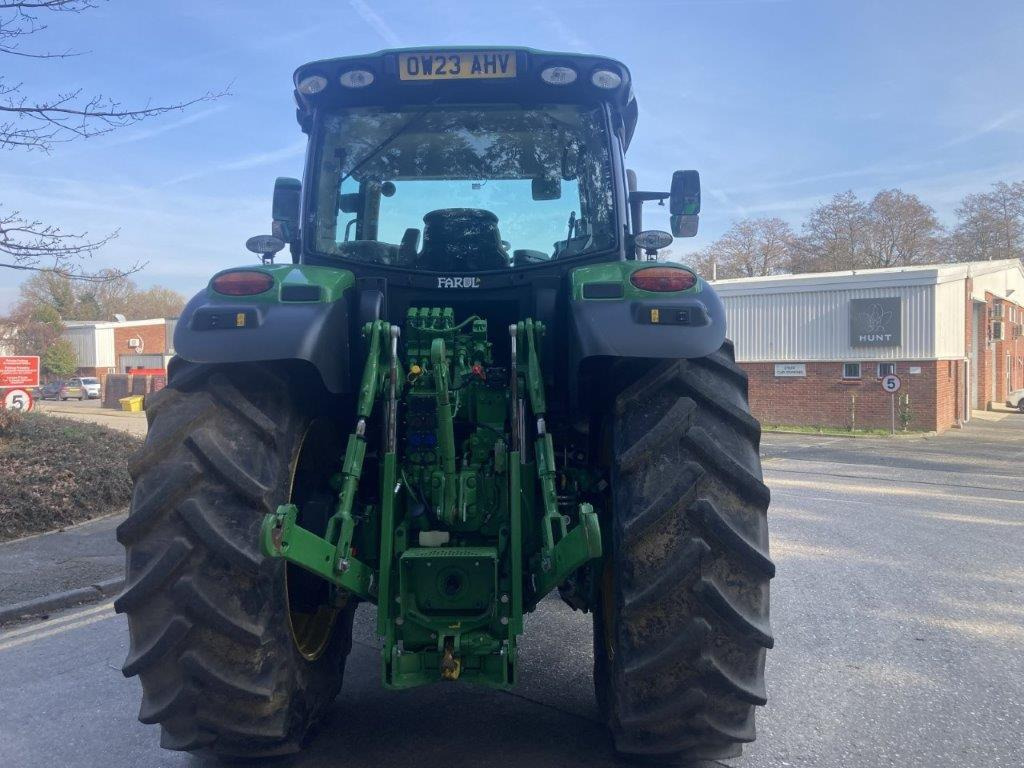 John Deere 6R 215 - Farm tractor: picture 4 John Deere 6R 215 - Farm tractor: picture 4