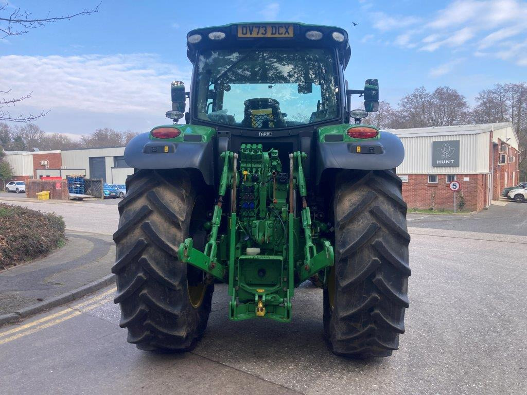 John Deere 6R 215 - Farm tractor: picture 4 John Deere 6R 215 - Farm tractor: picture 4