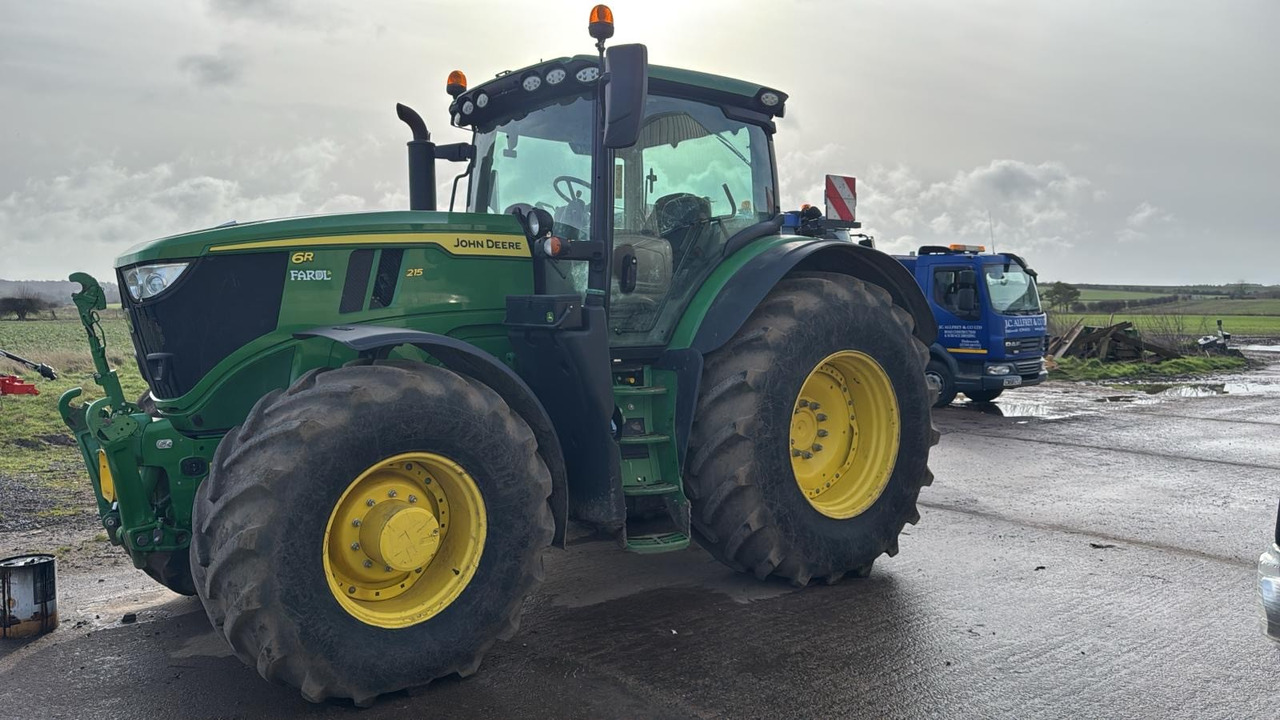 John Deere 6R 215 - Farm tractor: picture 1 John Deere 6R 215 - Farm tractor: picture 1