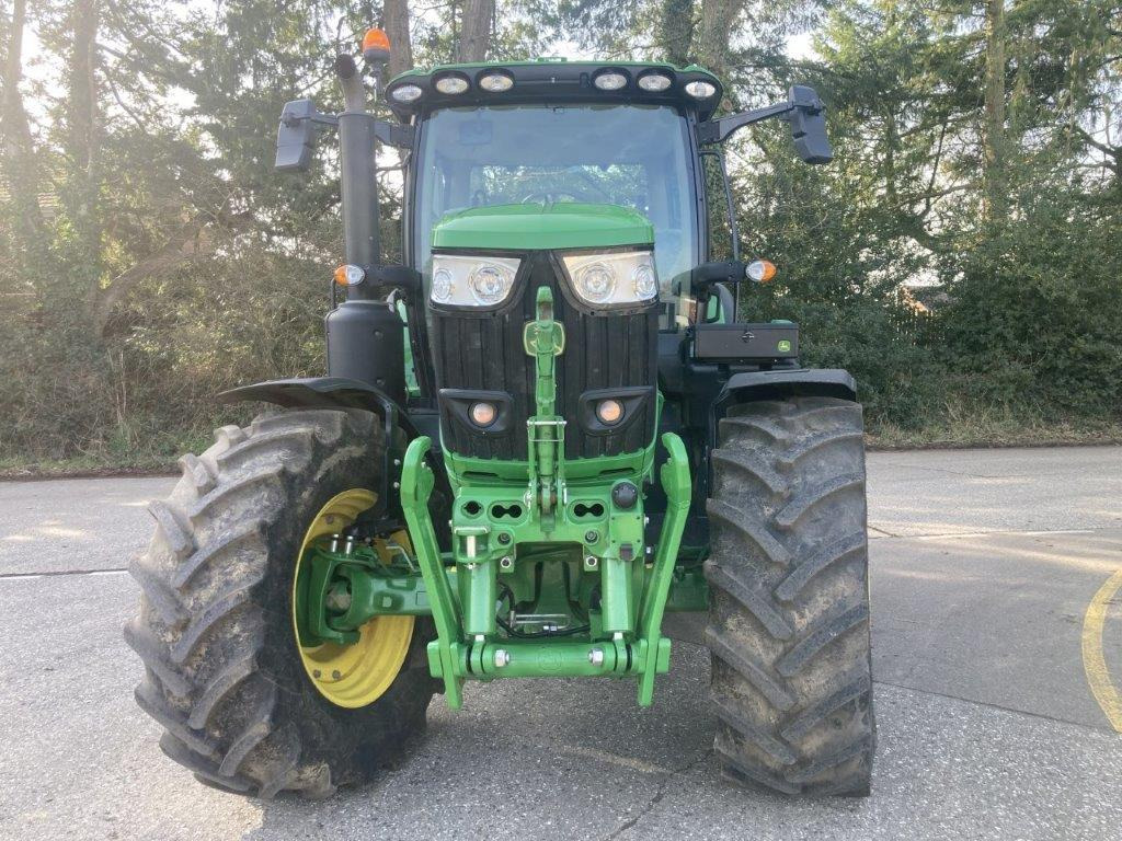 John Deere 6R 215 - Farm tractor: picture 2 John Deere 6R 215 - Farm tractor: picture 2