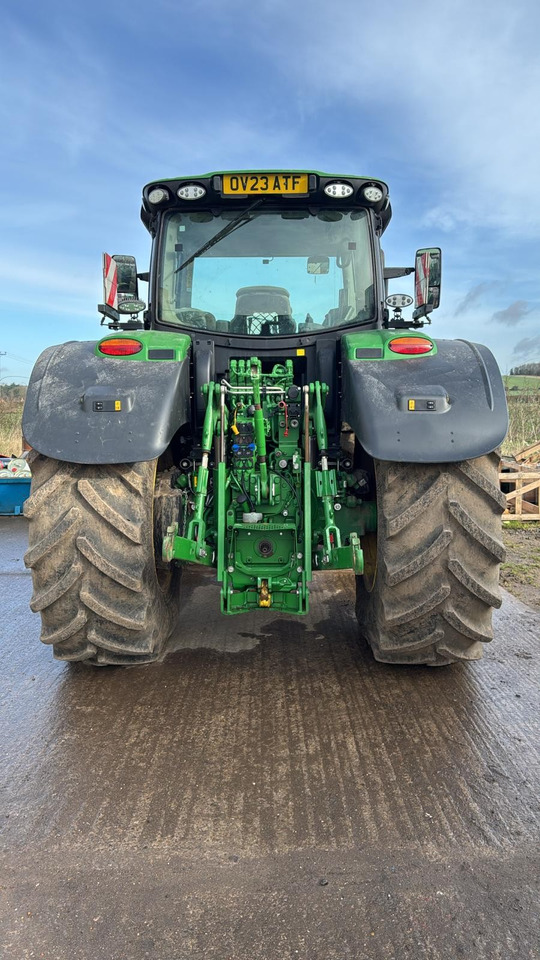 John Deere 6R 215 - Farm tractor: picture 4 John Deere 6R 215 - Farm tractor: picture 4