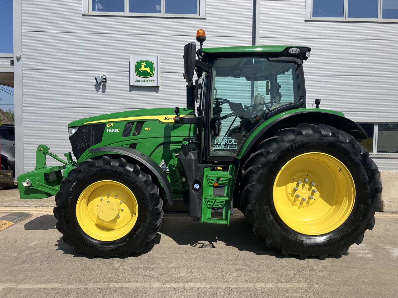 John Deere 6R155 - Farm tractor: picture 2 John Deere 6R155 - Farm tractor: picture 2